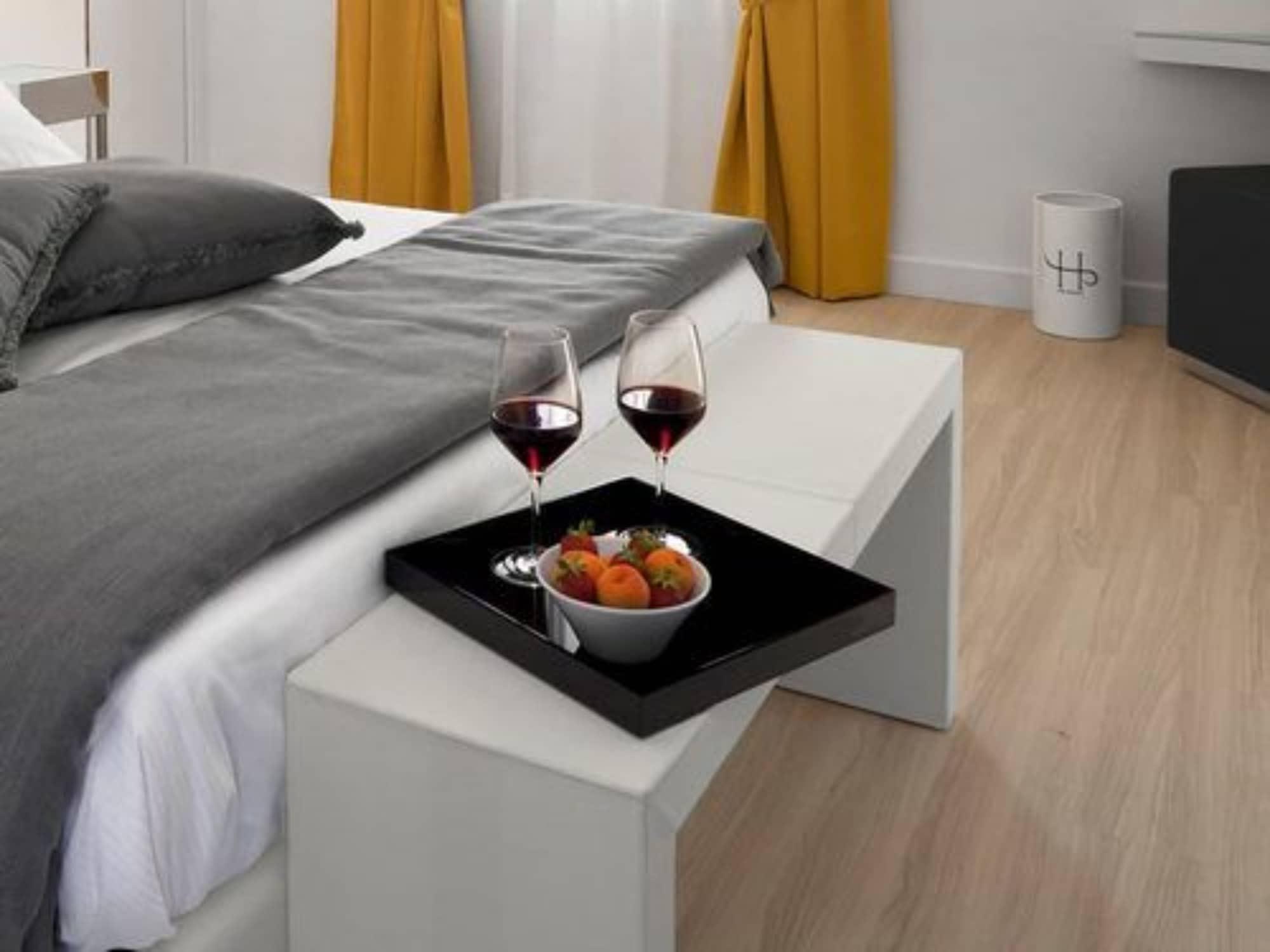 Lhp Hotel Santa Margherita Palace & Spa Santa Margherita Ligure Bagian luar foto A tray being used as a table