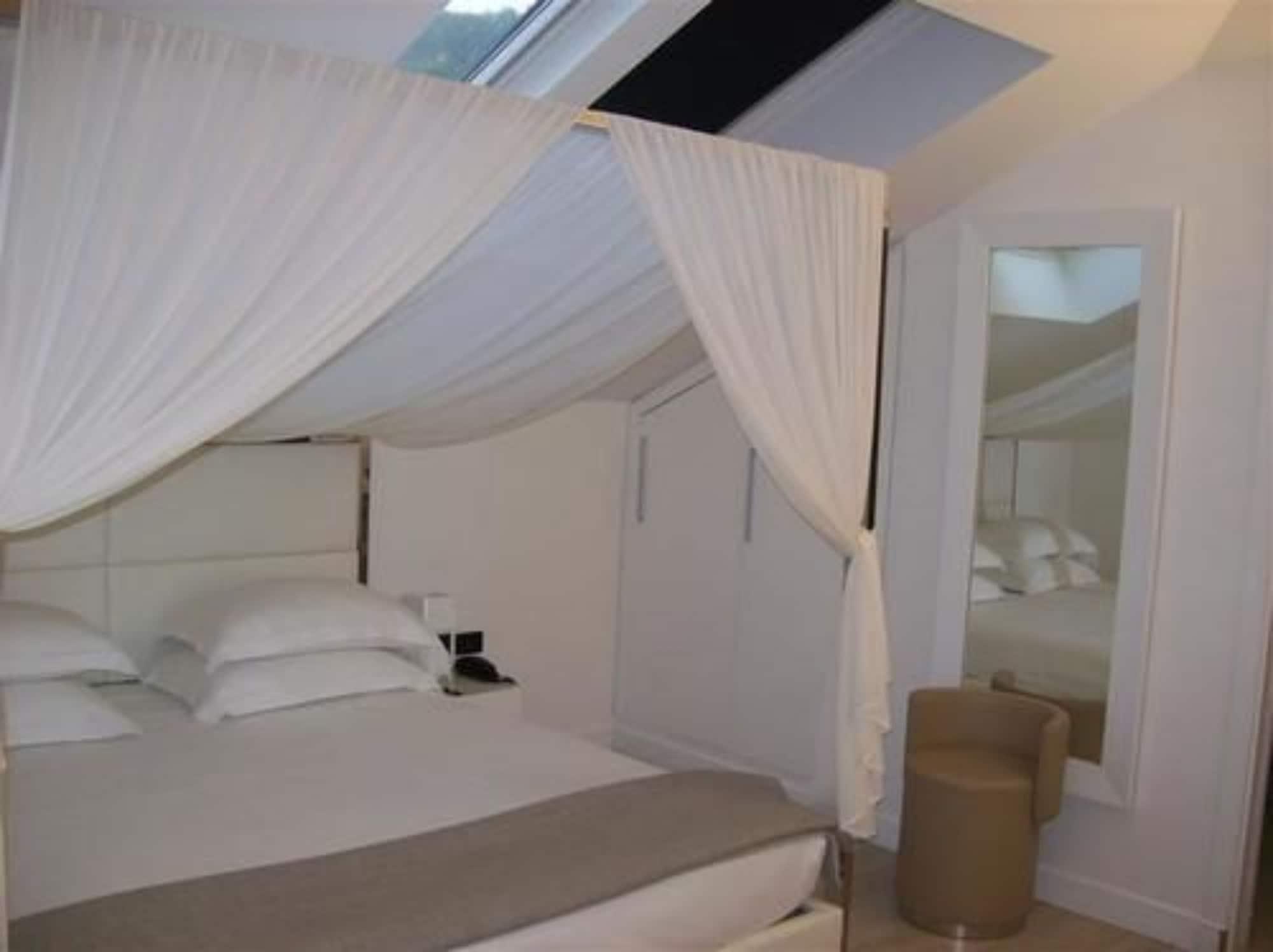 Lhp Hotel Santa Margherita Palace & Spa Santa Margherita Ligure Bagian luar foto A room at the hotel