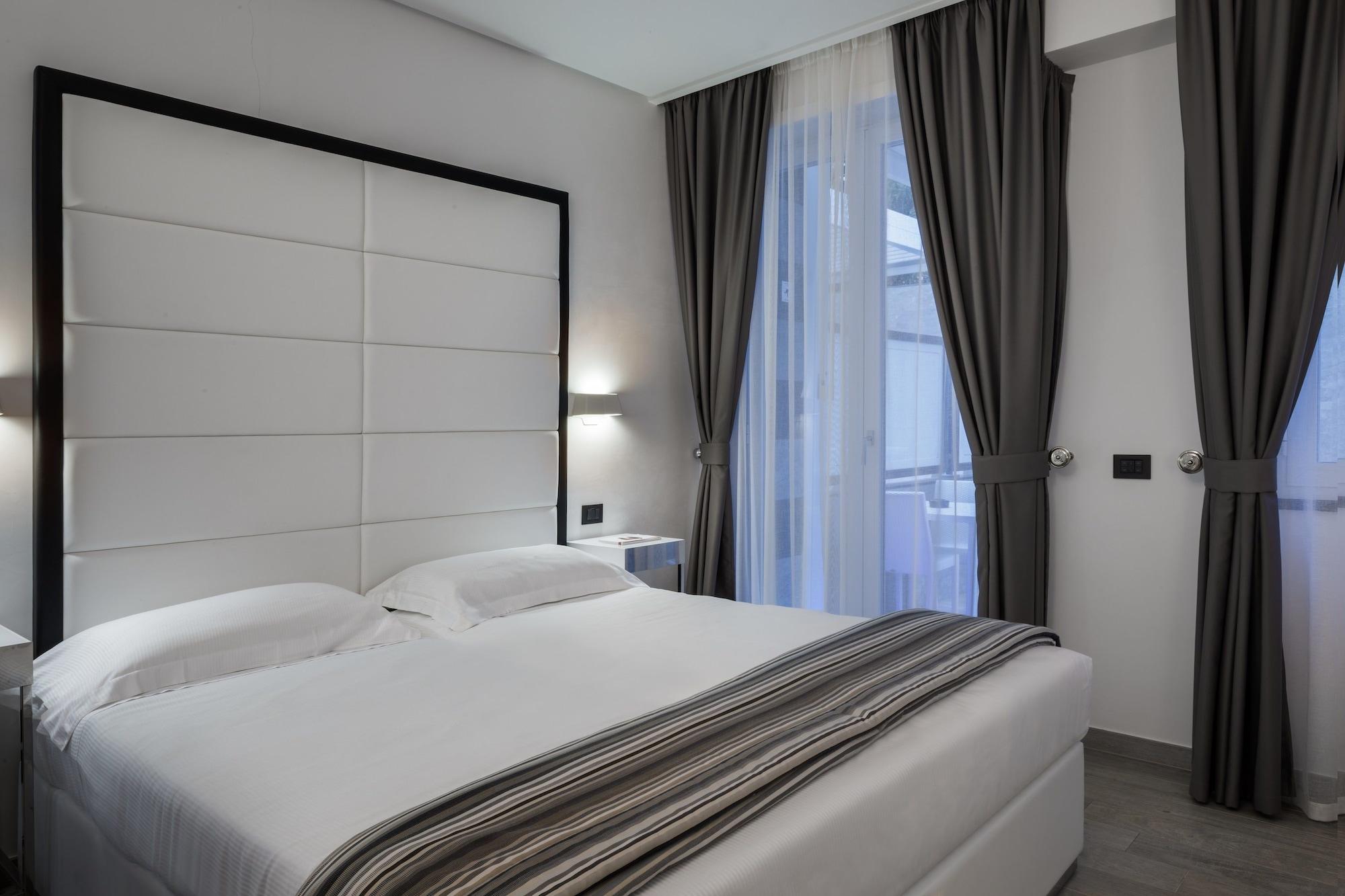 Lhp Hotel Santa Margherita Palace & Spa Santa Margherita Ligure Bagian luar foto A bedroom at the hotel