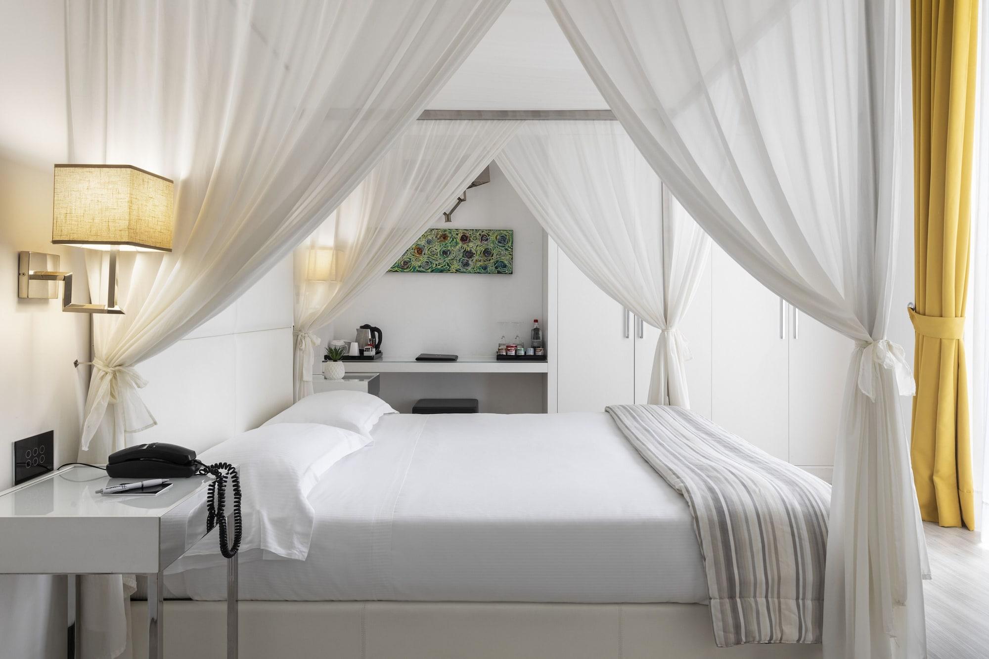 Lhp Hotel Santa Margherita Palace & Spa Santa Margherita Ligure Bagian luar foto A room at the hotel